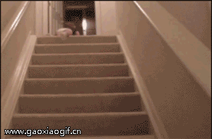 宝宝滑下楼梯的gif动态图片